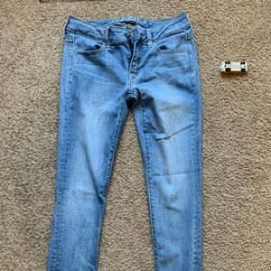Size 4 American Eagle skinny jeans